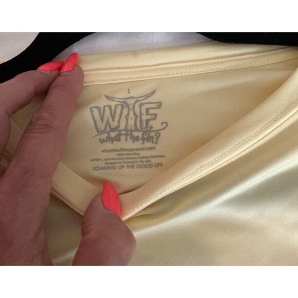 WHAT THE FIN? Shirt Mens Large Yellow UPF 50 Beach Turtle Performance Rashguard - Picture 8 of 9